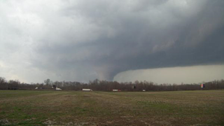 Illustration for article titled Today's Terrifying And Historic Tornadoes Up Close